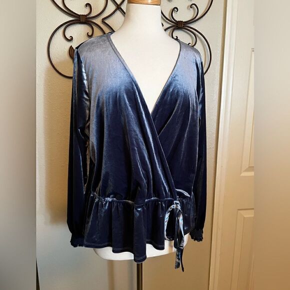 LC Lauren Conrad blue Velvet Wrap top Size XXL, excellent condition - Picture 2 of 7